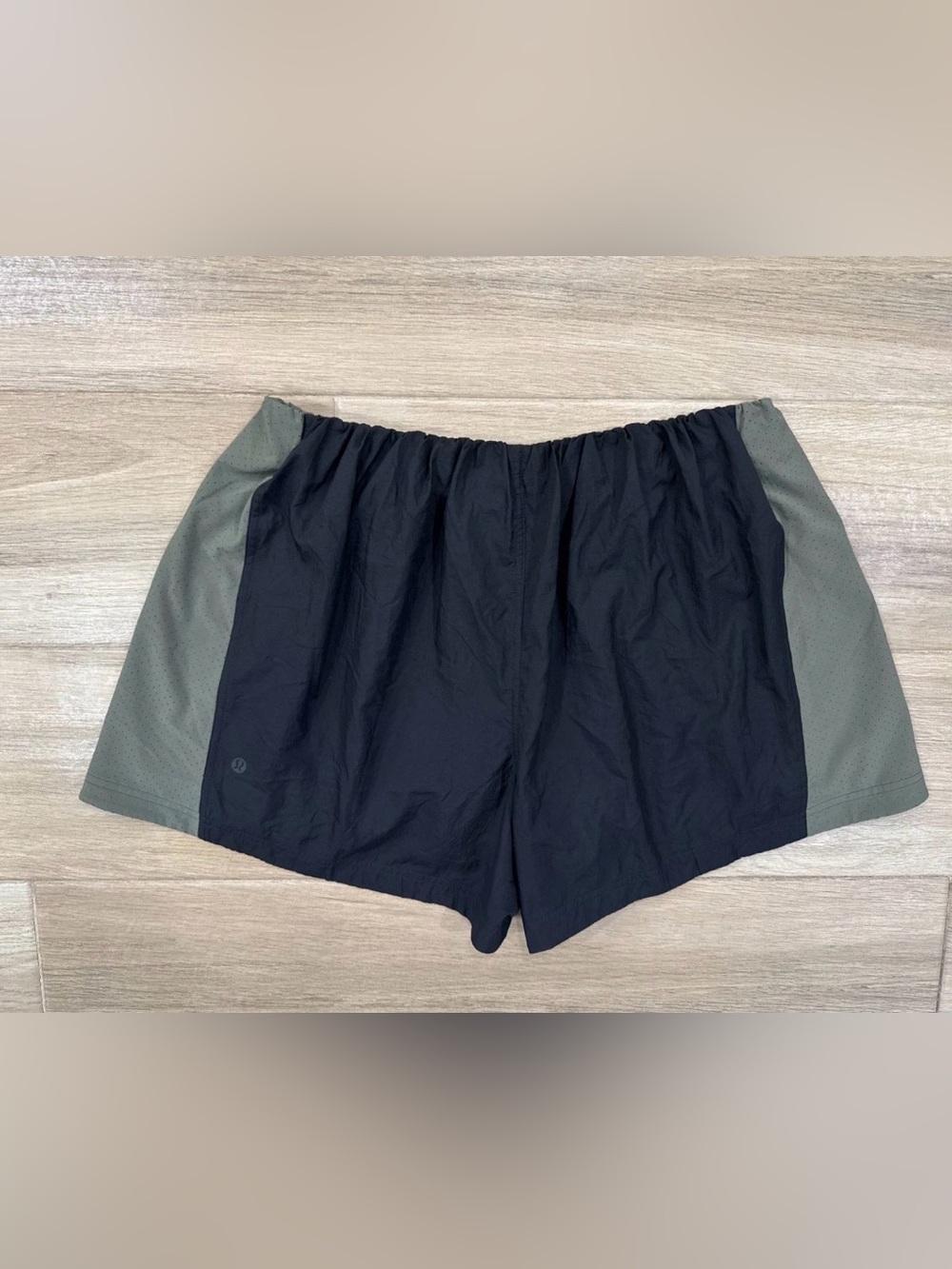 Lululemon Nylon High-Rise Short 5" Retro Remix Set Black / Army Green Size Large